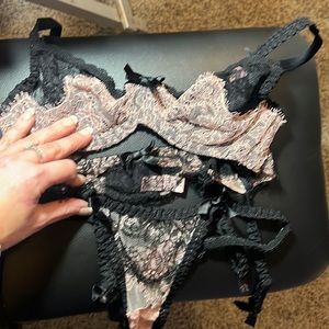 Agent Provocateur Set Vintage ~2011 Small thong, S garter, 32b bra gr8 condition